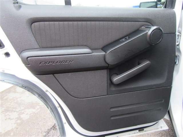 Ford Explorer 2010 photo 23